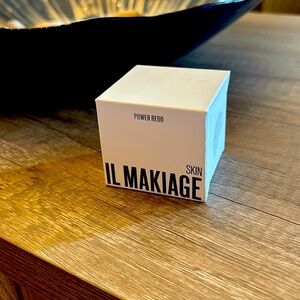 POWER REDO WRINKLE FIX
ANTI-AGING BLUR & SMOOTH WRINKLE FILLER